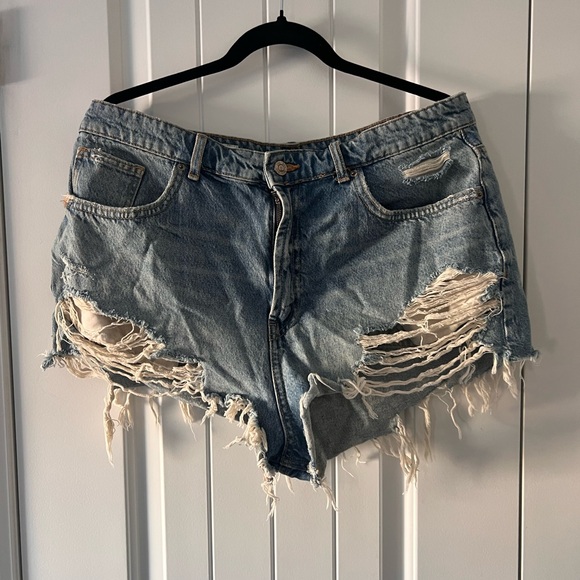 Zara Curve High Waisted Denim Shorts - Picture 3 of 5